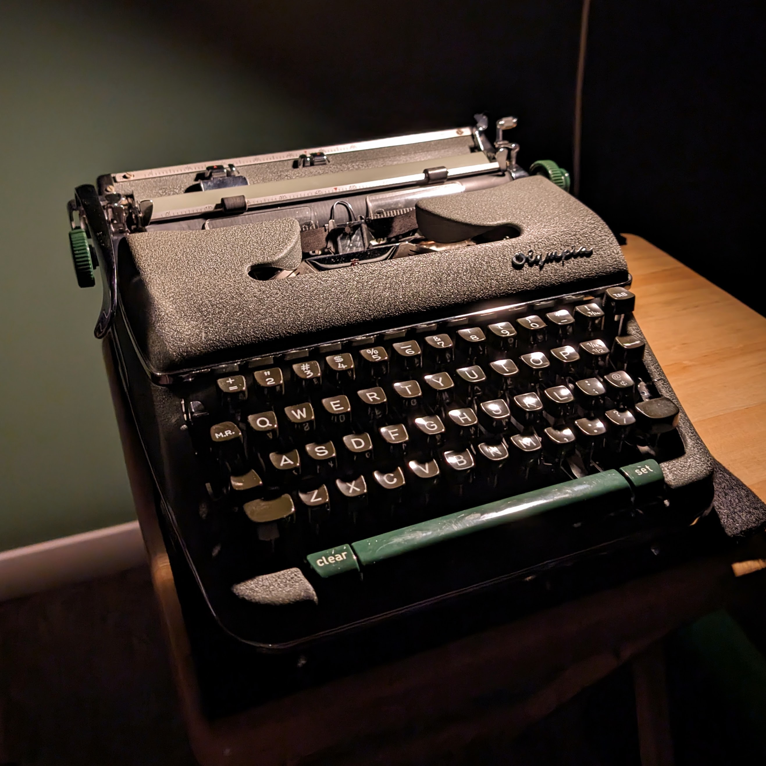 Olympia SM3 typewriter photo